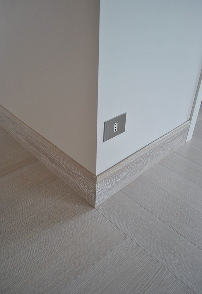 Guarda escobas Gris Taupe