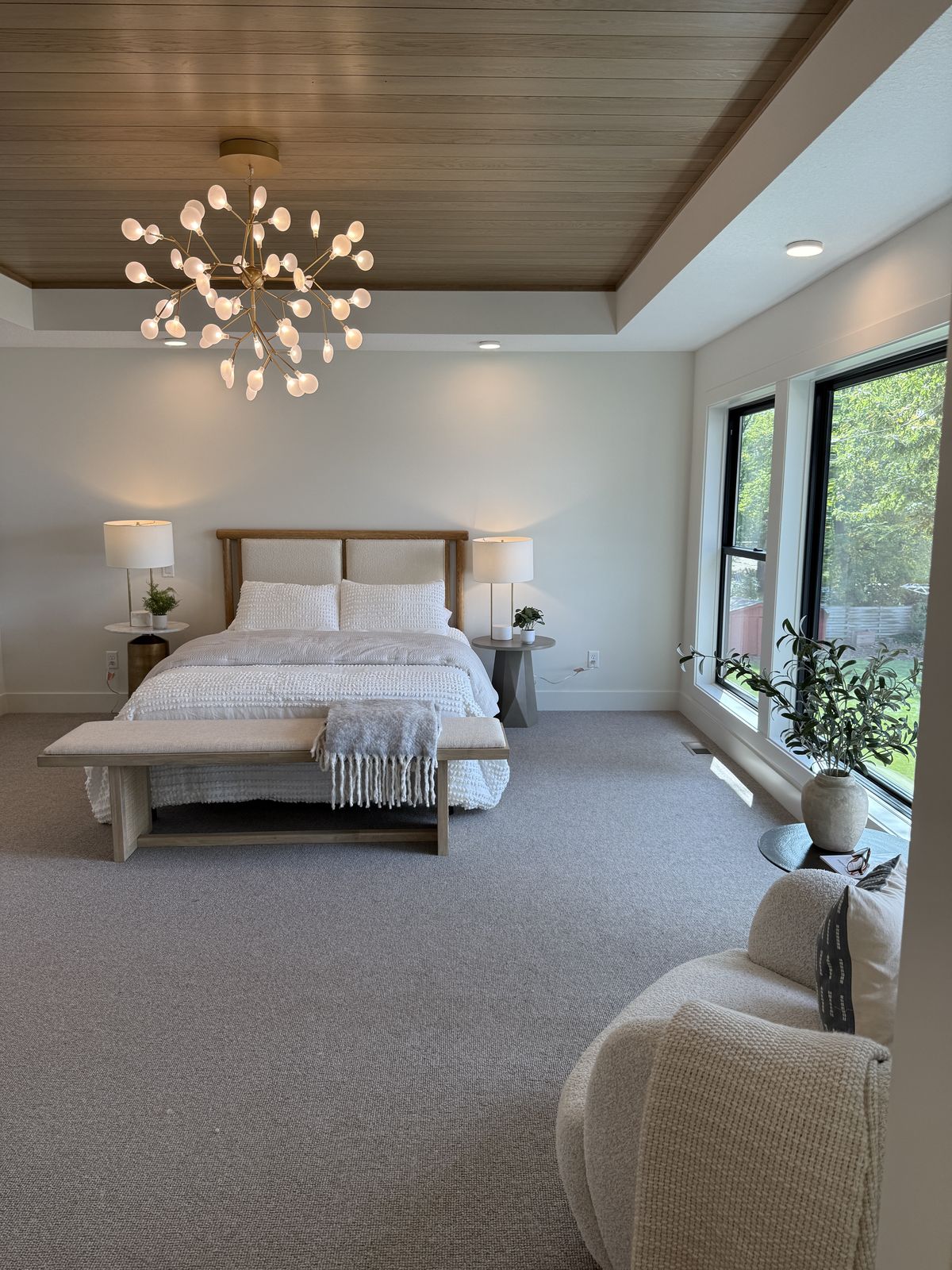 Cielo raso WPC tipo madera para techo de dormitorio moderno