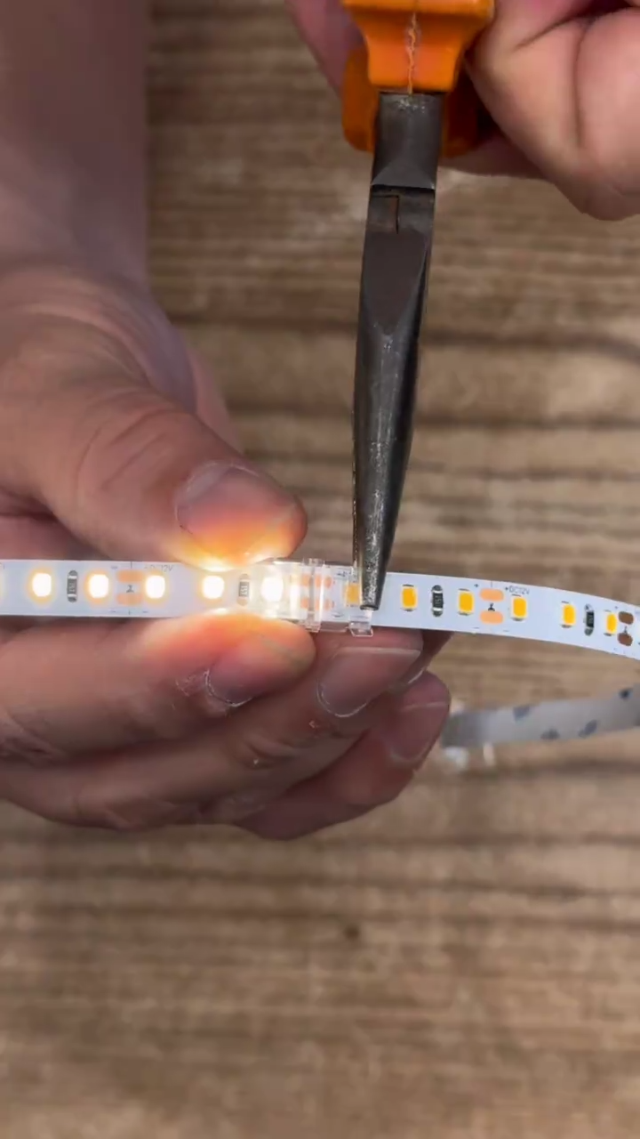 CONECTOR UNION PARA CINTA LED TRANSPARENTE