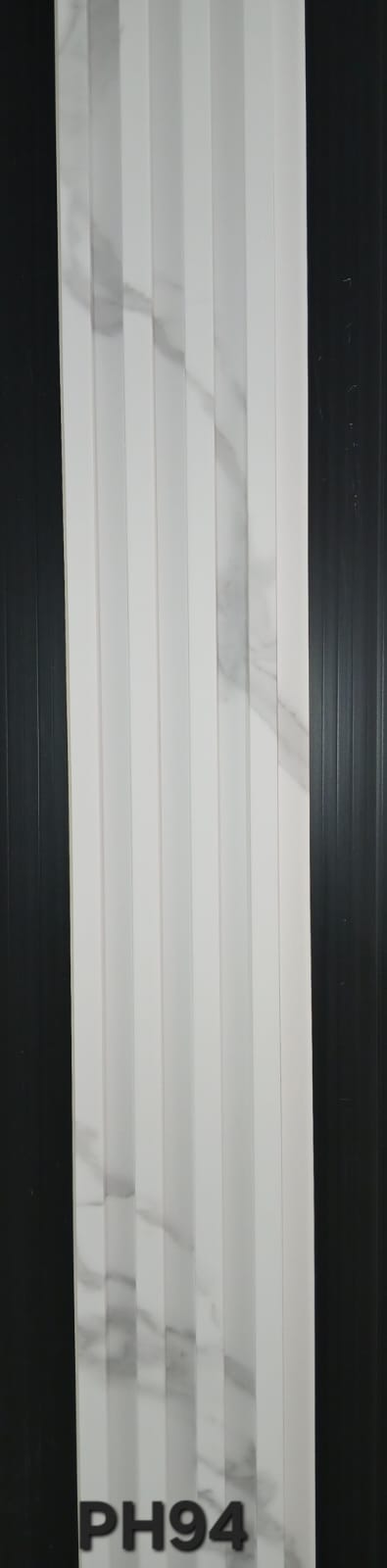 wpc interior blanco con vetas negras